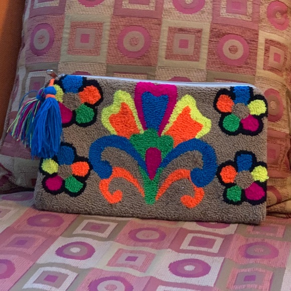 Wayuu Tribe Handbags - Wayuu Trimble clutch bag.